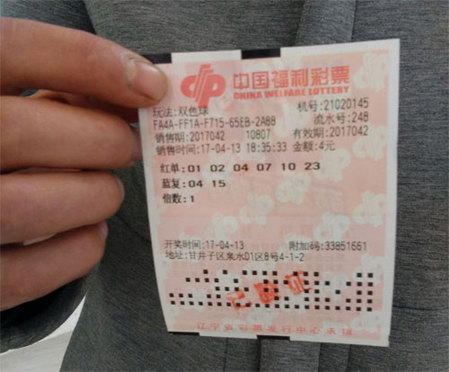 第56分钟，杰克逊中路斜传右路禁区斯特林的打门被杜布拉夫卡扑出。